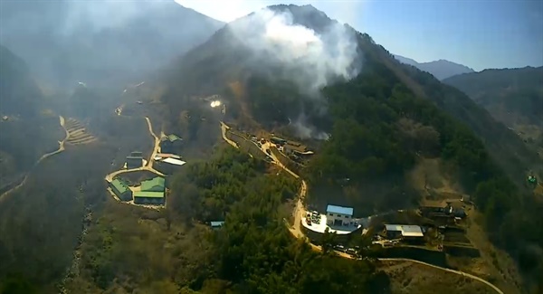  경남 함양군 휴천면 운서리 산에서 화재 발생.