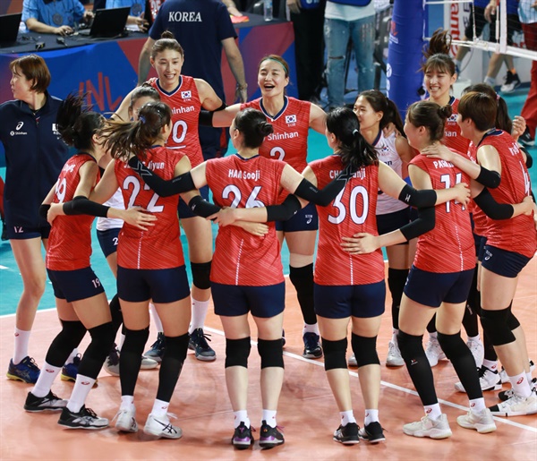  2019 VNL 여자배구 대표팀 경기 모습
