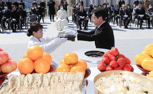 국립3.15민주묘지에서 열린 3.15의거 60주년 추모제.