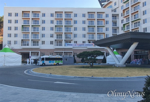 경북도는 청송에 있는 소노벨 치료센터를 가족단위 생활치료센터로 운영하기로 했다.