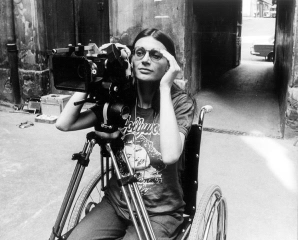 <리옹으로의 여행>을 연출하던 당시 클라우디아 폰 알레만 감독 알레만 감독은 60년대부터 꾸준히 여성과 관련된 주제로 영화를 만들어 온 베테랑 감독이다. 대표작으로는 19세기 프랑스 여성운동가이자 작가, 플로라 트리스탄에 관한 작품, <리옹으로의 여행 Die Reise nach Lyon>(1981)등이 있다. 플로라 트리스탄은 초기 페미니스트 이론에 중요한 공헌을 했으며, 여성권의 진보는 노동계급의 진보와 직접적인 관련이 있다고 주장했다. 그는 또한 폴고갱의 할머니로 알려진다.