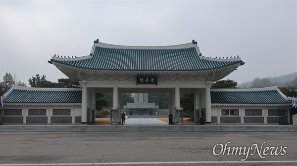 국립서울현충원의 상징인 현충탑 바로 뒤쪽에는 친일파 김홍준의 위패가 봉안돼 있다.