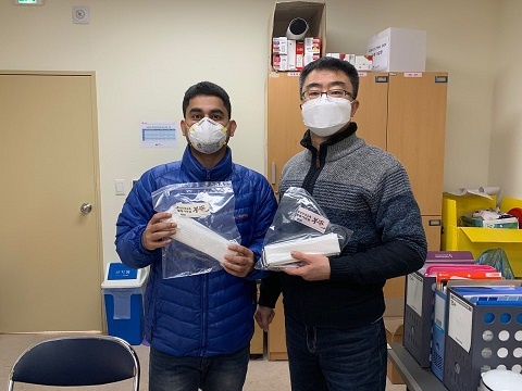 인권활동가 모임 부뜰은 아산외국인노동자지원센터 측에 직접 제작한 마스크(성인용 85개 아동용 40개)를 기부했다. 