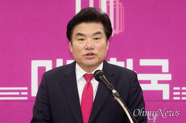미래한국당 원유철 대표가 20일 오전 서울 영등포구 당사에서 기자회견을 하고 있다.