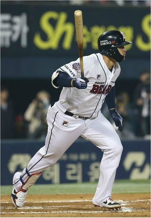  2018년 44홈런에서 2019년 15홈런으로 부진했던 두산 김재환