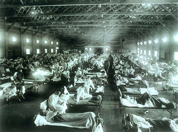 미국 캔자스 군사병원에서 스페인 독감에 걸려 치료 받고 있는 환자들