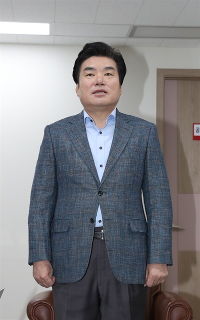 미래한국당 원유철 대표가 22일 오전 서울 영등포 당사에서 기자브리핑을 하고 있다.