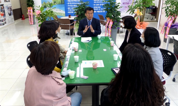 문상모 후보는 23일 거제시사립유치원원장연합회와 소통간담회를 가졌다.