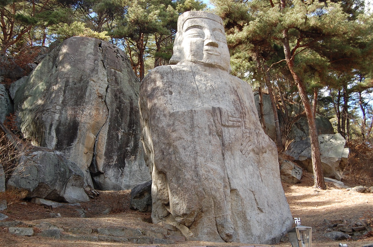 충청남도 유형문화재 제87호 '홍성 상하리 미륵불'