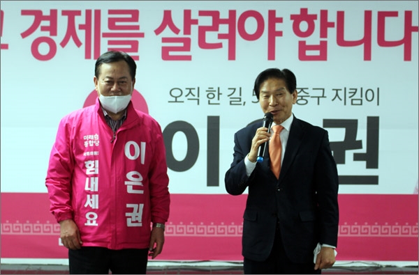 류배근 국민의당 대전 중구지역위원장이 이은권 미래통합당 대전 중구 후보 지지를 선언했다.