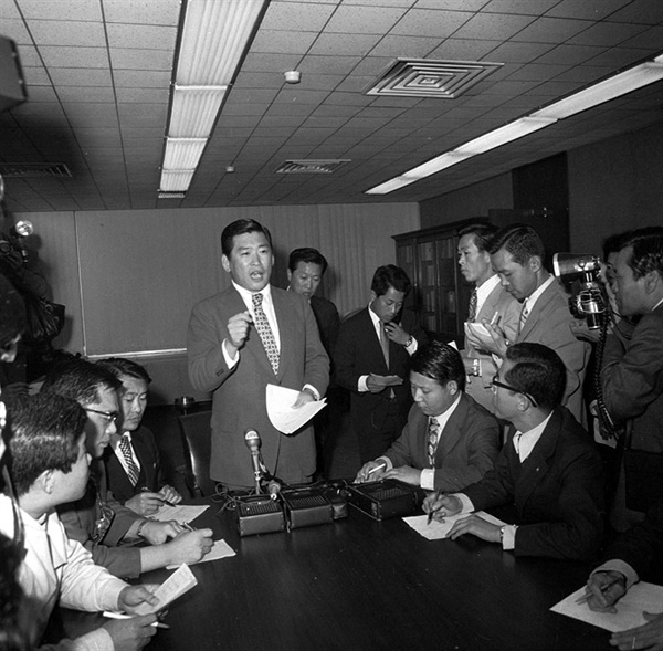 10월 유신을 발표하는 김성진 문공부 장관(1972. 10. 17.)