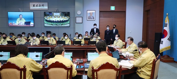 문재인 대통령이 31일 청와대에서 열린 국무회의에서 발언하고 있다.