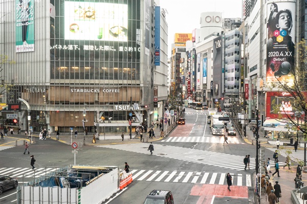 도쿄도지사의 발표후에 사람들이 없어진 시부야의 거리