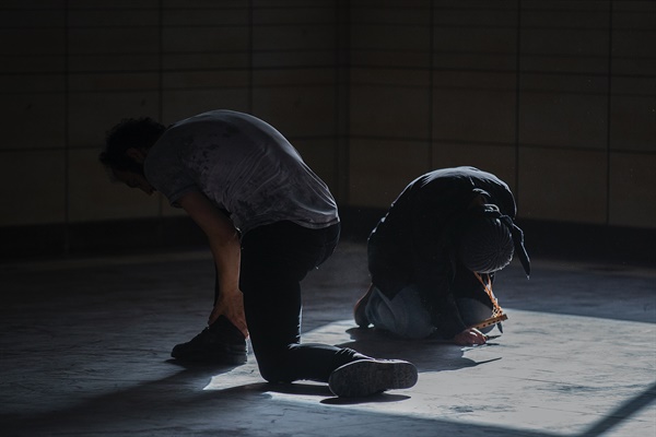 예술을 구하는 마음으로 공연예술인들을 구해야 한다. 예술 없는 사회가 상상이 안 되듯, 예술가가 없는 예술도 상상할 수 없다.