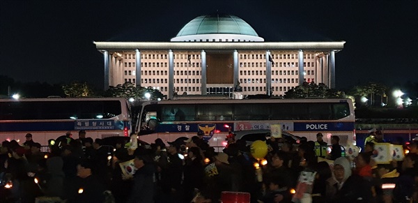 국회 앞 촛불집회에서 2019년 9월 공수처법 설치 등을 요구하는 국회 앞 촛불집회