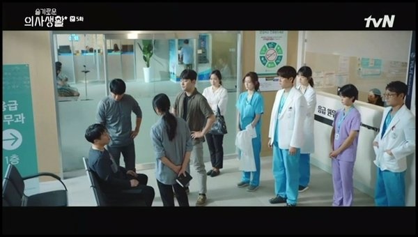 tvN 목요스페셜 <슬기로운 의사생활> 5회 한 장면