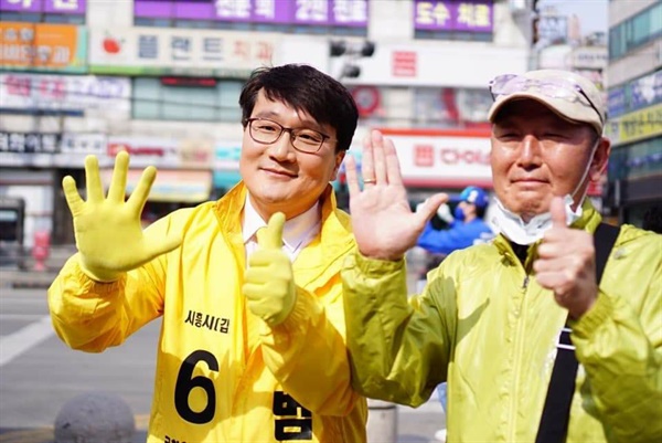 지지자와 함께한 양범진 후보 선거유세에서 지지자와 함께한 양범진 후보