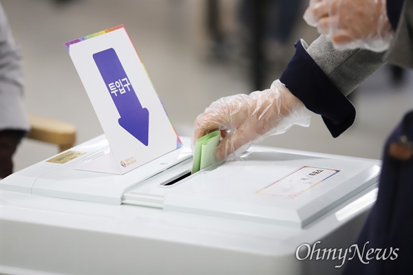 21대 국회의원을 뽑는 4.15 총선 투표.