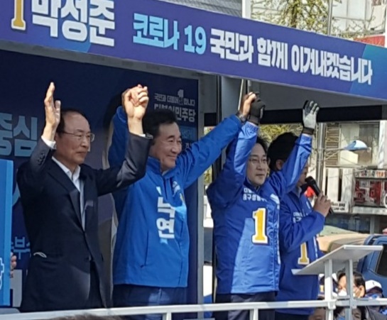 14일 오후 서울 마전교에서 더불어민주당 이낙연 후보와 박성준 후보가 합동유세를 했다.