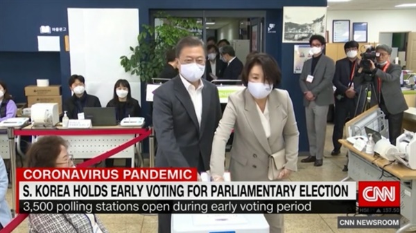 코로나19 사태 속에서의 한국 총선 열기를 보도하는 CNN 뉴스 갈무리.