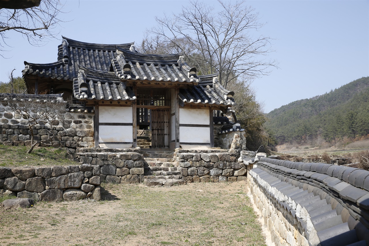  기묘사화로 파직된 학포 양팽손이 고향으로 내려와서 지은 학포당. 양팽손은 이곳에서 제자들을 가르쳤다.