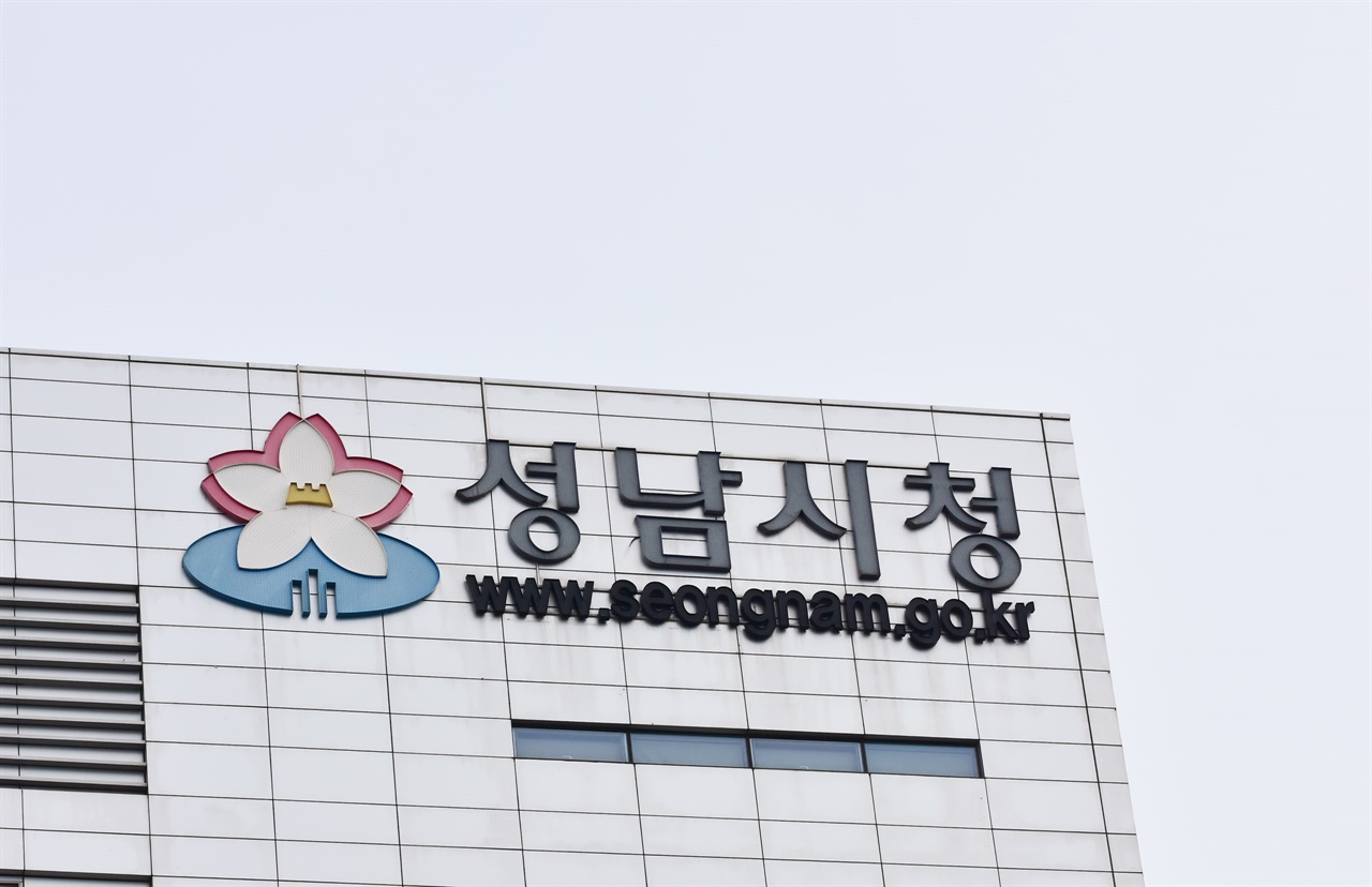   경기 성남시는 병원, 교회 등과 같은 다중시설 중심으로 코로나19 집단발생의 선제대응에 나선다.
