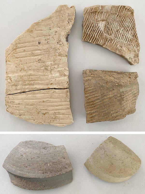 예산산성 성벽에서 발굴한 백제시대 기와편(위)과 토기편(아래).