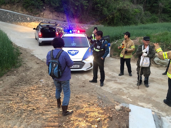 30일 삼척소방서는 삼척시 근덕에서 고사리 채취에 나섰다 길을 잃어 실종신고된 김씨를 2시간 만에 구조해 경찰에 인계했다.  