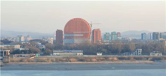 북한 신의주 시가지 모습.