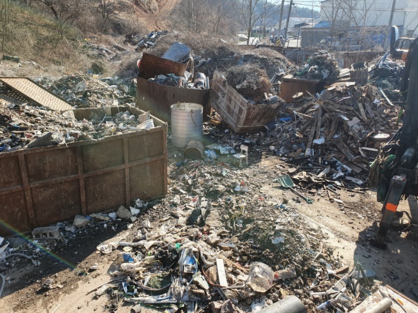 경남도 특별사법경찰은 불법 폐기물처리업 행위를 무더기로 적발했다.