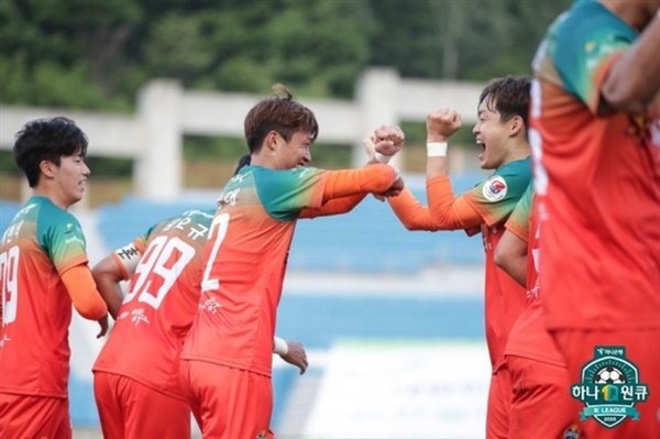 강원FC 강원FC가 서울과의 K리그 1라운드에서 3-1 대역전승을 거뒀다.  
