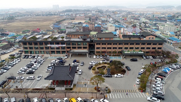 충남 부여군청 전경.