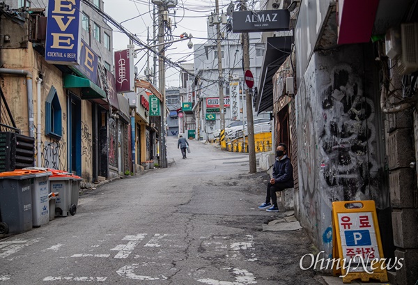 코로나19로 관광객이 급감한 이태원의 풍경. (지난 5월 촬영)