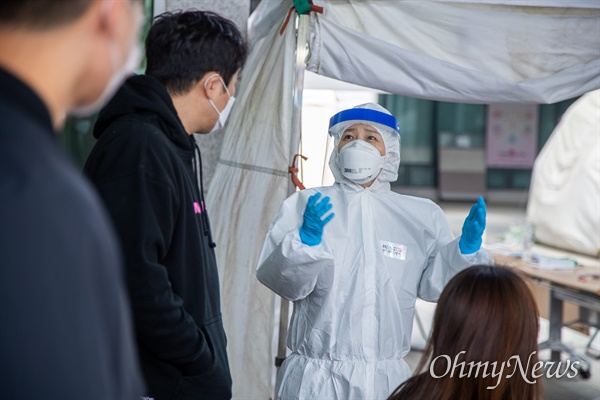 서울 용산구 보건소에 코로나19 검사를 받기 위해 시민들이 대기하고 있는 모습(자료사진).