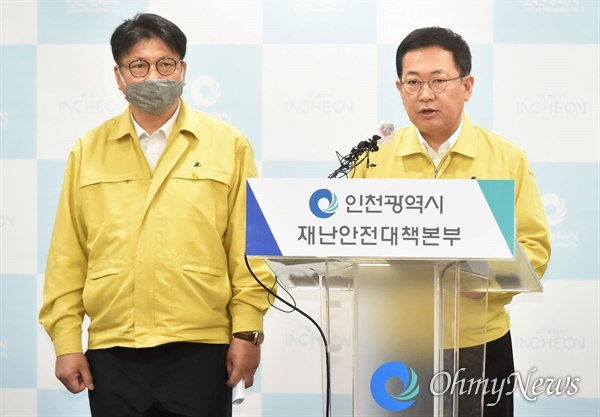 박남춘 인천시장(오른쪽)과 도성훈 인천시교육감. 자료사진.