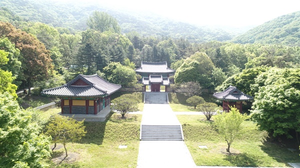 광주광역시 북구 화암동에 있는 광주 충민사 전경. ‘광주의 피’를 먹고 탄생한 제5 공화국 시절인 1982년에 착공하여 1985년에 완공되었다