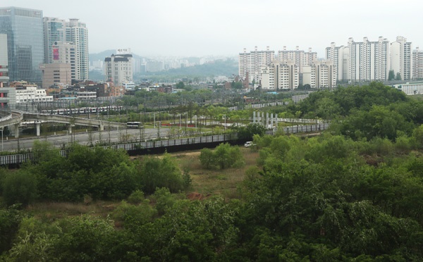 국토교통부가 지난 6일 미니신도시급인 8000가구 공급 계획을 발표한 서울 용산역 철도 정비창 부지.