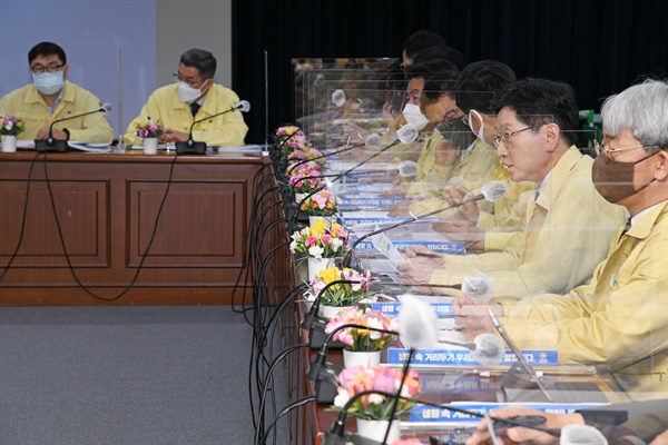 5월 14일 오전 경남도청 신관 중회의실에서 열린 간부회의.