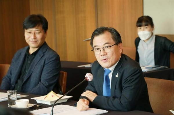 환경부 차관이 8일 서울 중구 프레스센터에서 열린 2020년 환경부 적극행정지원위원회에 참석해 인사말을 하고 있다.