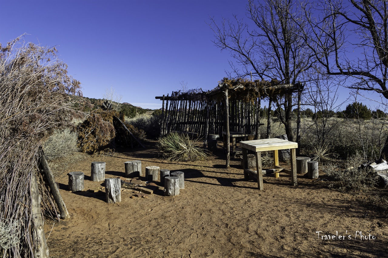 주거 유적지 공원 안에 재현해 놓은 원시 시대의 주거지