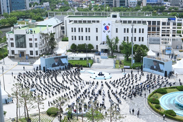 18일 오전 광주광역시 동구 옛 전남도청 앞에서 제40주년 5·18 민주화운동 기념식이 열리고 있다. 