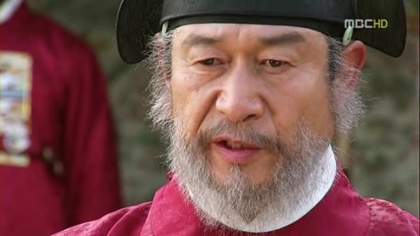  김응수는 '조선시대 악의축'으로 불릴 만큼 사극에서 악역 연기를 도맡아 했다.