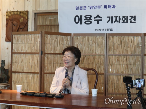 일본군 위안부 피해자인 이용수 할머니가 지난 7일 대구의 한 카페에서 기자회견을 하고 있는 모습.