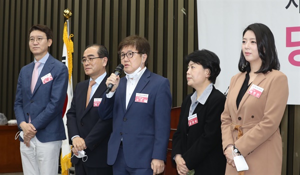 미래통합당 유경준 당선인(서울 강남구병)이 4월 28일 오전 서울 여의도 국회에서 열린 당선자 총회에서 발언하고 있다.