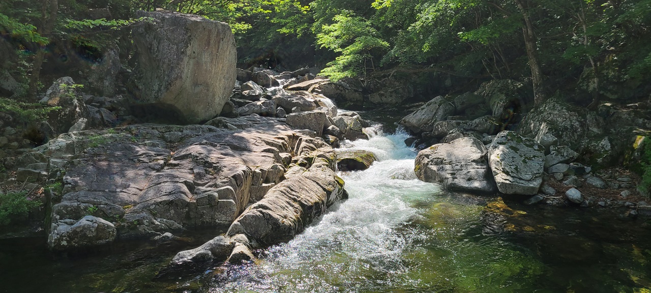 사자담(獅子潭)   구천동 제17경이다. 사자가 목욕을 즐기던 곳이다.