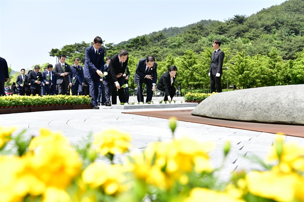5월 23일 김해 봉하마을 고 노무현 전 대통령 묘역에서 열린 11주기 추도식.