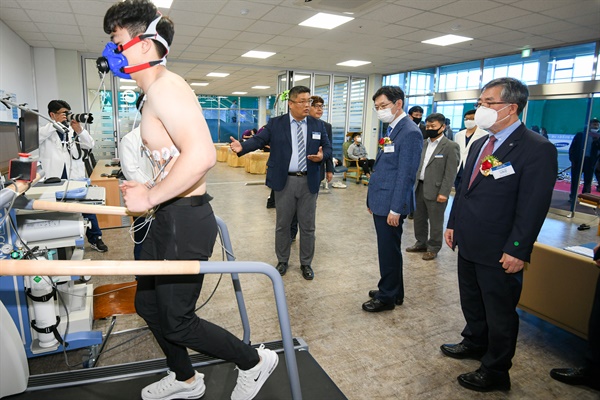  5월 27일 마산대학교에서 열린 경남스포츠산업육성지원센터 개소식.