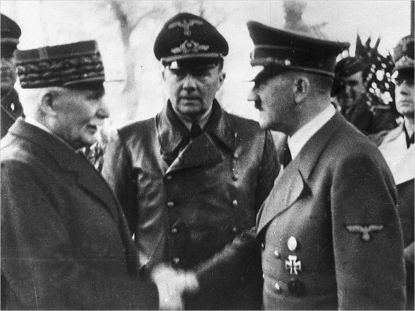 휴전협정 후 히틀러와 만난 비시정부 수반 페텡 총리(왼쪽)