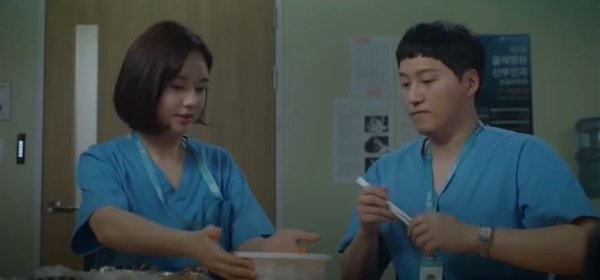 tvN 목요스페셜 <슬기로운 의사생활> 12회 한 장면