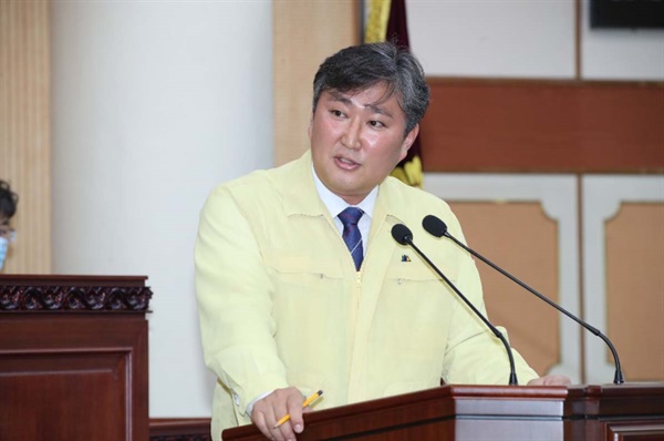 2일 킨텍스 지원부지 헐값 매각과 관련해 고양시의 감사결과를 공개한 김서현 시의원.